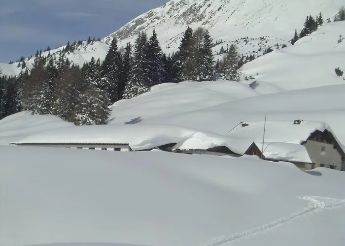 Nyaraló Sternberg *