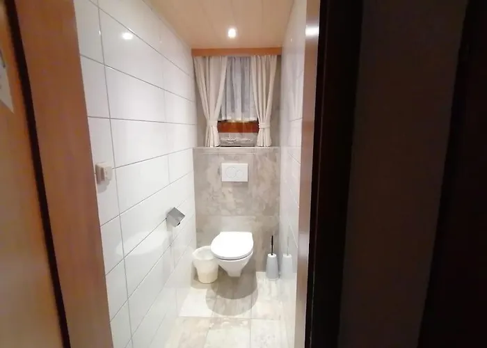 Nyaraló Sternberg *